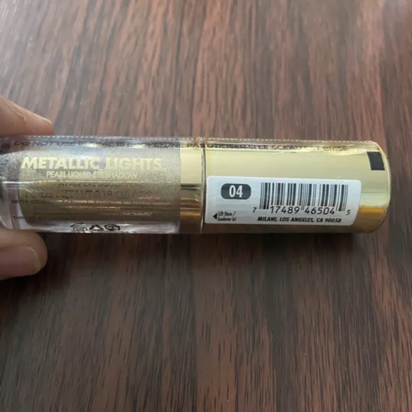 Milani metallic Lights liquid Eyeshadow Gold Leaf - Picture 4 of 5